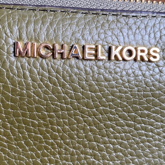SOLD- Michael Kors wallet - Picture 3 of 10